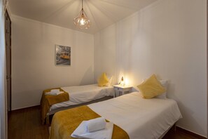 1 habitación, tabla de planchar con plancha, wifi gratis y ropa de cama 