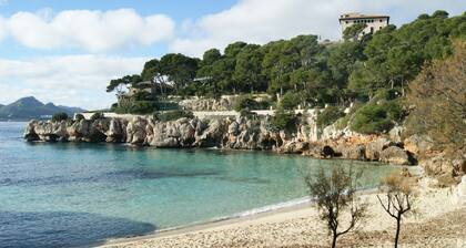 VILLA ON THE BEACH FOR UNFORGETTABLE HOLIDAYS NEXT TO THE BEACH