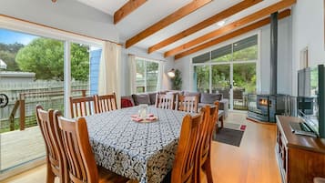 TV, fireplace, DVD player, books