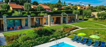 Relais Rosa Dei Venti: Superior Navy 2 Bedroom Apartment, 2 Pools, Lake View