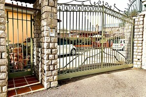 Property grounds - Casa Nicolo with private swimming  pool (Massa Lubrense)