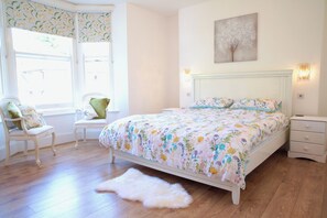 4 bedrooms, iron/ironing board, free WiFi, bed sheets