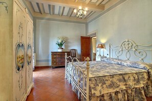 4 bedrooms, free WiFi, bed sheets