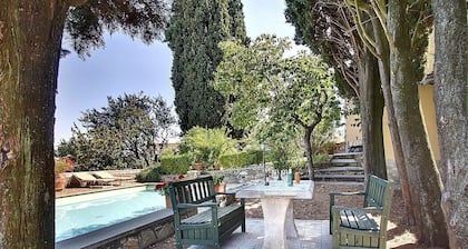 Villa Buonagrazia: Une charmante villa de trois étages dans le style caractéristique de la campagne toscane.