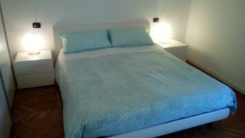 1 Schlafzimmer, Schreibtisch, BĂŒgeleisen/BĂŒgelbrett, kostenloses WLAN