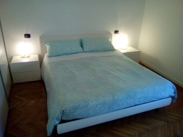 1 chambre, bureau, fer et planche à repasser, Wi-Fi gratuit