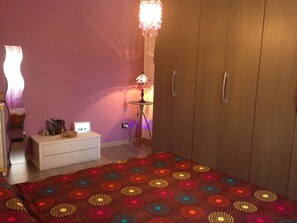 3 bedrooms, desk, iron/ironing board, travel cot