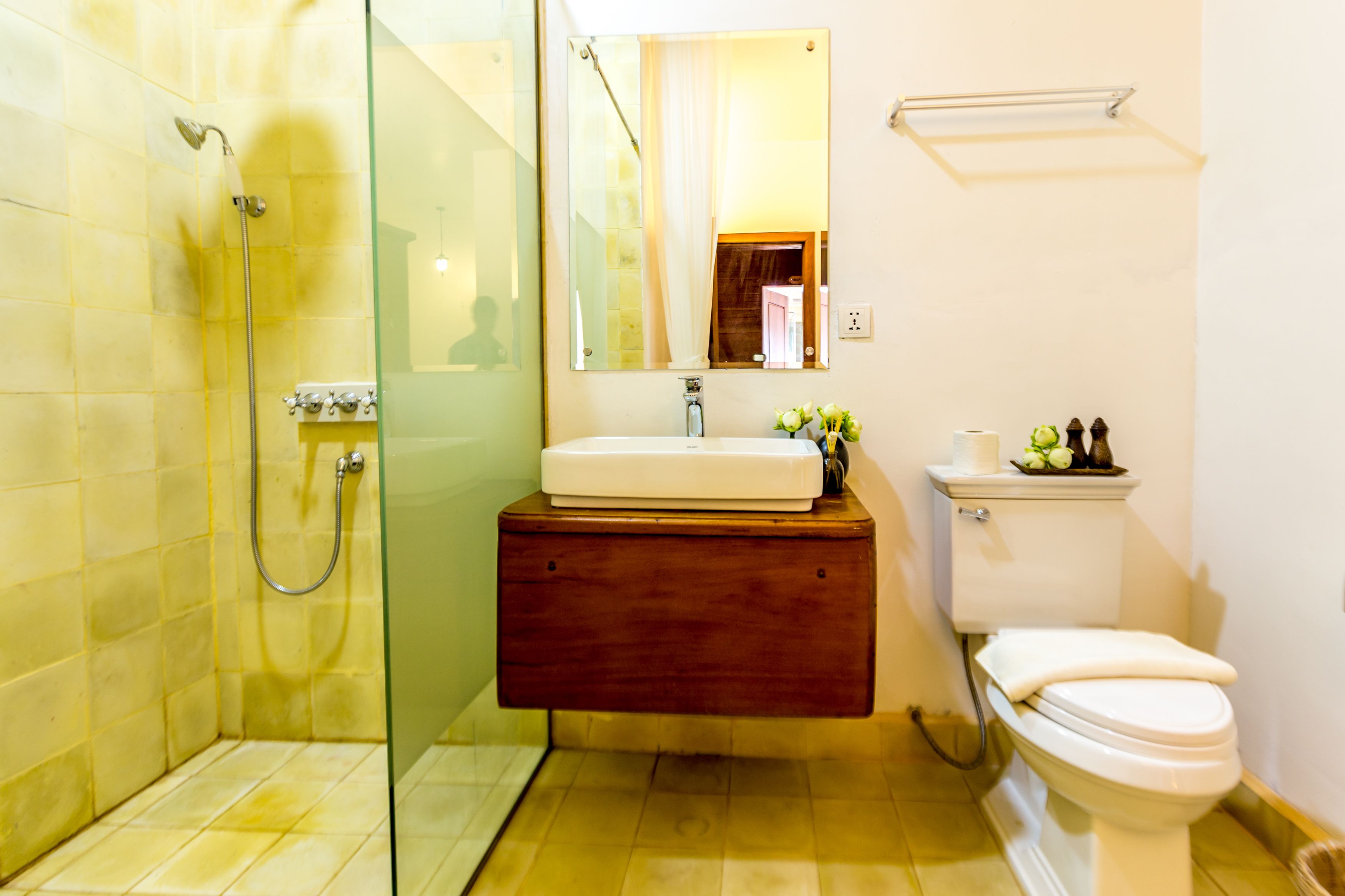 separate bathtub and shower, deep-soaking bathtub, rainfall showerhead