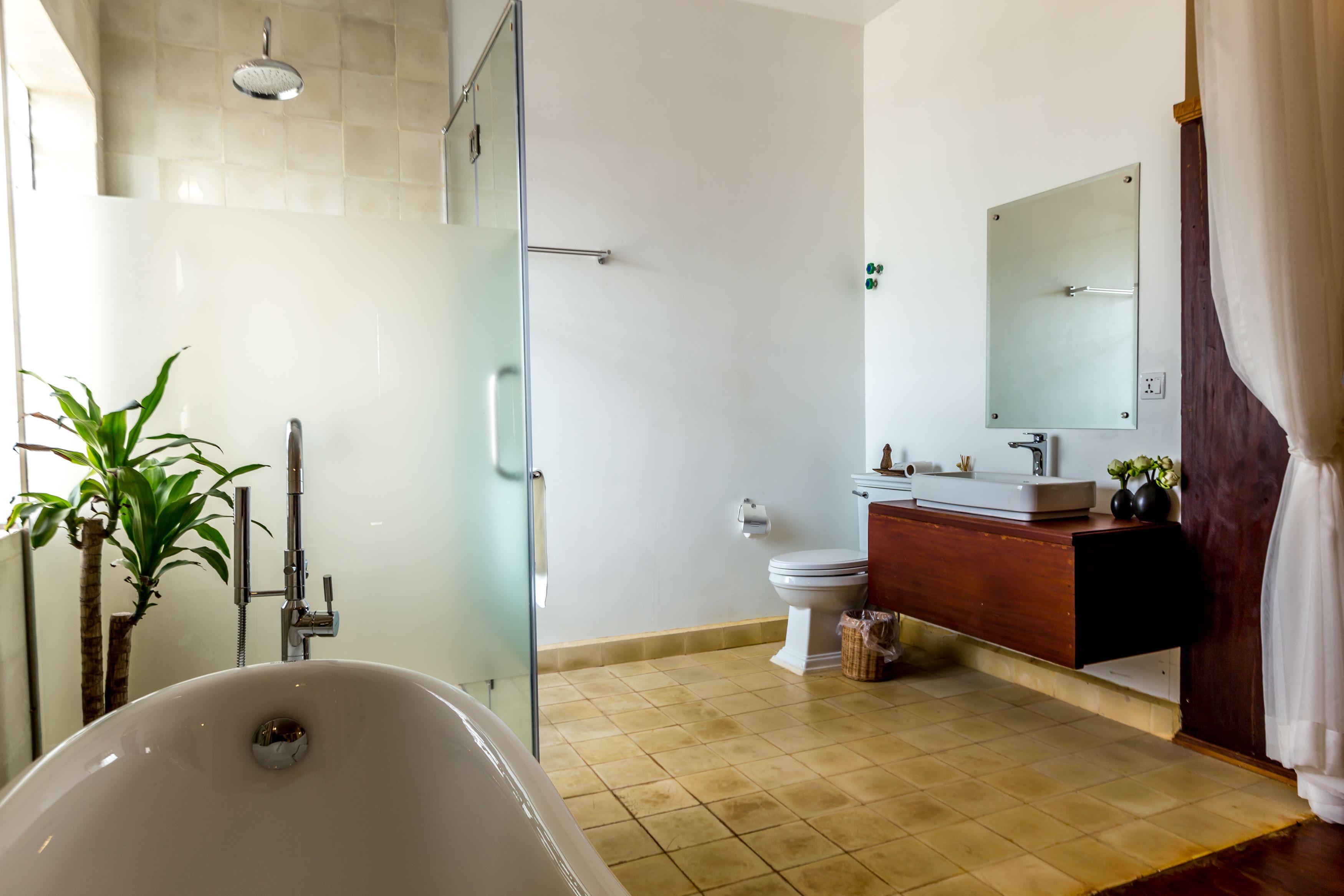 separate bathtub and shower, deep-soaking bathtub, rainfall showerhead