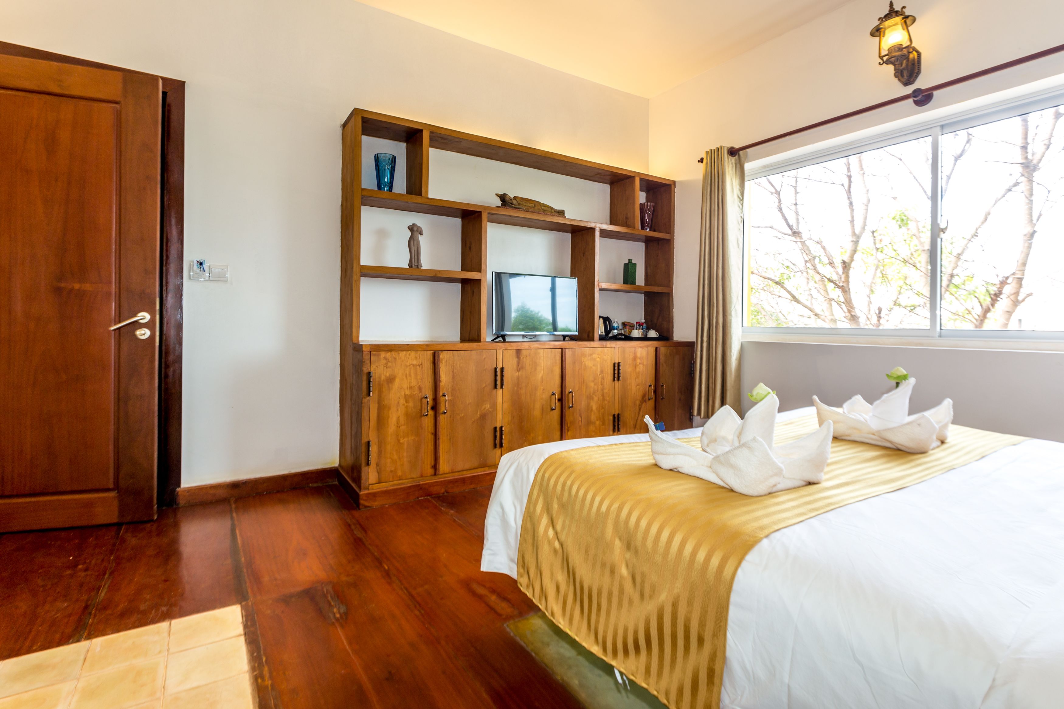 junior room | select comfort beds, minibar, in-room safe, desk