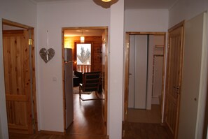 Interior - BOOKINGS READY.Beautiful spacious apartment, 8 beds, Great location and views (La Plagne Tarentaise)