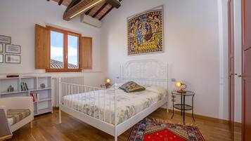 3 bedrooms, iron/ironing board, travel crib, WiFi