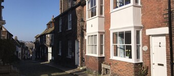 Pretty 18th century cottage centrally situated  on Mermaid Street in Rye