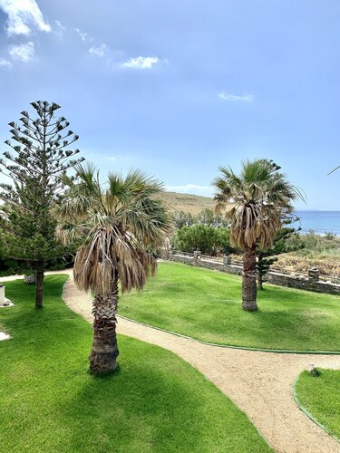⭐️⭐️⭐️⭐️⭐️TRUE BEACH HOUSE in TINOS! Literally On the Beach 