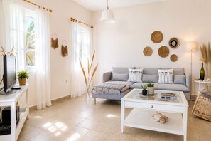 TV, DVD player, books - ⭐️⭐️⭐️⭐️⭐️AMAZING BEACH HOUSE in TINOS! Literally On the Beach!  (Tinos)