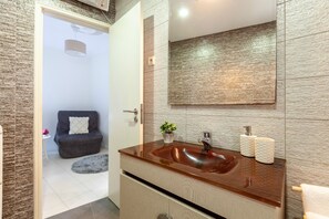 Shower, hair dryer, towels, toilet paper