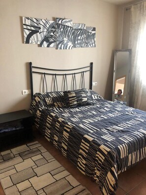 3 bedrooms, iron/ironing board, bed sheets