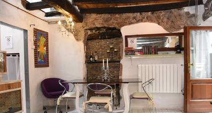 Stone house "rock's nest" in the hills, near Lake Iseo for 4 prs.