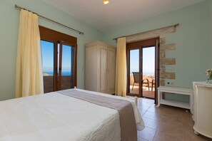 3 bedrooms, in-room safe, iron/ironing board, WiFi