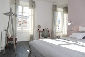 1 Schlafzimmer, Schreibtisch, Bügeleisen/Bügelbrett, Reisekinderbett