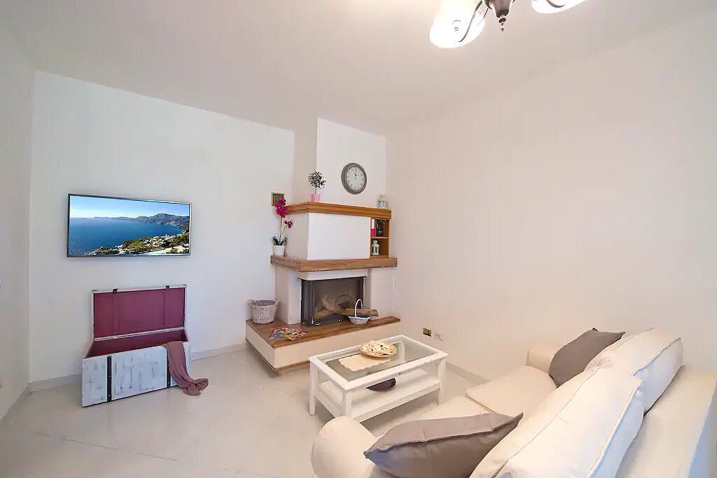 Villa Grecale: A Charming And Bright Villa Which Faces The Sun And The Sea, With Free Wi-fi. - Praiano