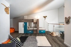 5 habitaciones, tabla de planchar con plancha, wifi y ropa de cama 