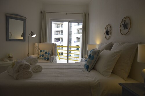 Spectacular apartment next to the Marina, with pool and parking