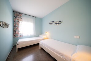 6 bedrooms, iron/ironing board, free WiFi, bed sheets
