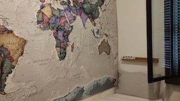 2 camere, una scrivania, ferro/asse da stiro, culla da viaggio