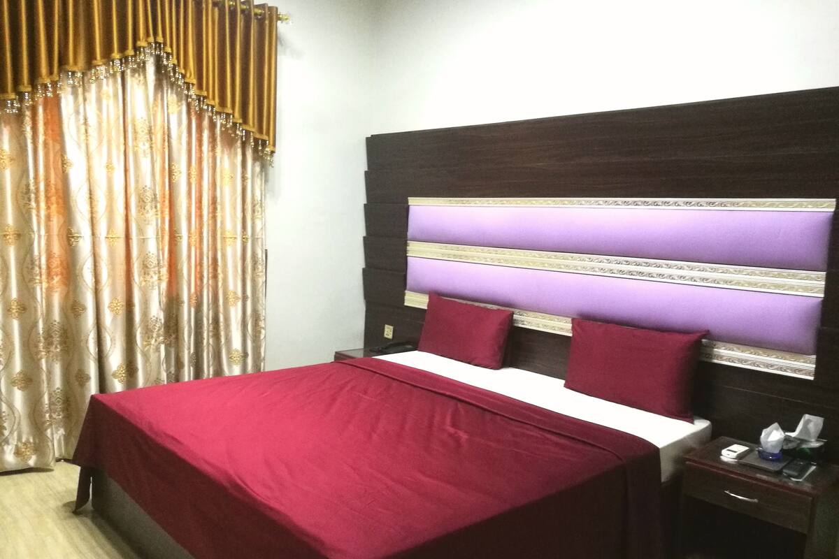 Habitación doble ejecutiva de uso individual, 1 cama matrimonial, para no fumadores | Escritorio, insonorización, cunas y wifi gratis