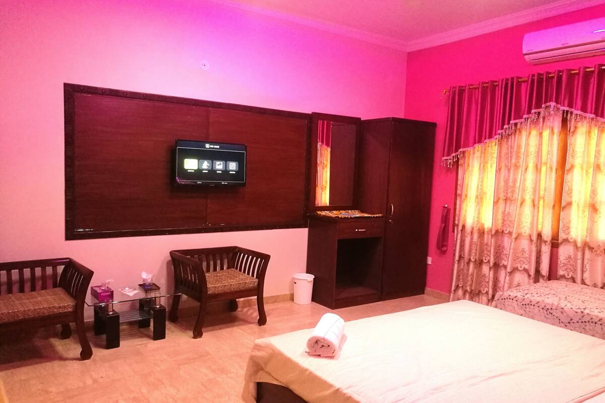 Habitación triple de lujo, varias camas, para no fumadores | Escritorio, insonorización, cunas y wifi gratis