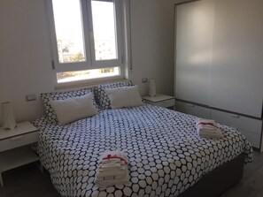 2 Schlafzimmer, Schreibtisch, Bügeleisen/Bügelbrett, WLAN