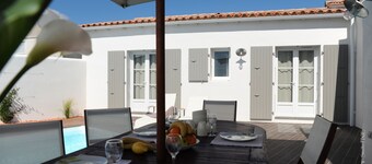 CONTEMPORARY VILLA WITH INDIVIDUAL HEATED POOL, WIFI