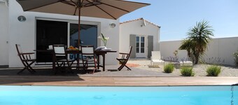 CONTEMPORARY VILLA WITH INDIVIDUAL HEATED POOL, WIFI