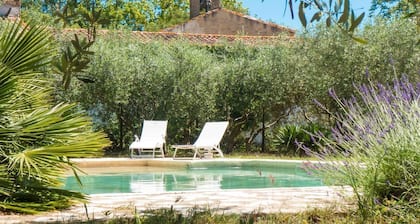 Gite confortable et calme avec piscine dans domaine viticole