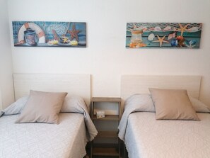 2 chambres, fer et planche à repasser, Wi-Fi gratuit, draps fournis