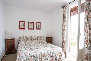 2 chambres, fer et planche à repasser, lit de bébé portatif, Wi-Fi