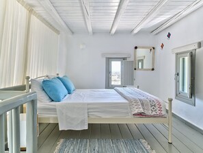 1 bedroom, Internet, bed sheets - Modern Cycladic house with pool (Paros)