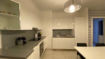 Kühlschrank, Ofen, Herdplatte, Geschirrspüler