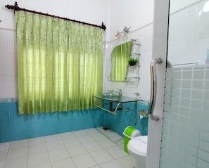 Shower - Hotel Mevon (Bandarawela)