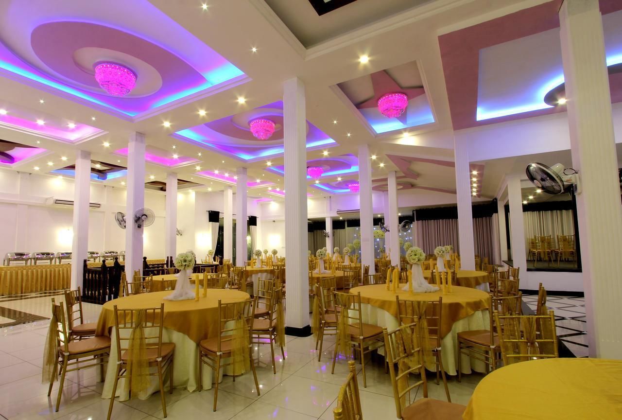 Free daily full breakfast