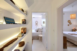 6 bedrooms, in-room safe, iron/ironing board, WiFi