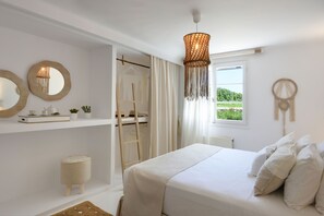 6 bedrooms, in-room safe, iron/ironing board, WiFi - Amalgam Homes Paros - Agia Thalassa - Beachfront Private Pool Villa (Paros)