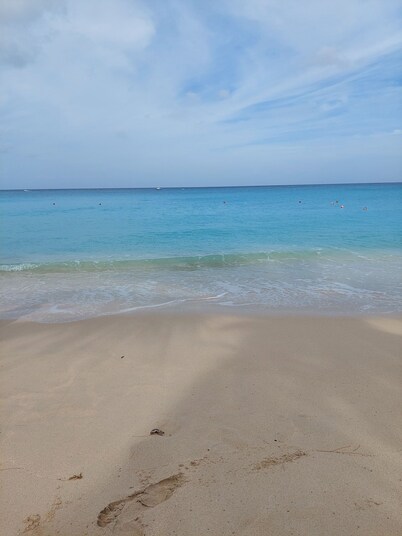 "Barbados Holiday Villa" Open plan villa, just walking distance to the beach.