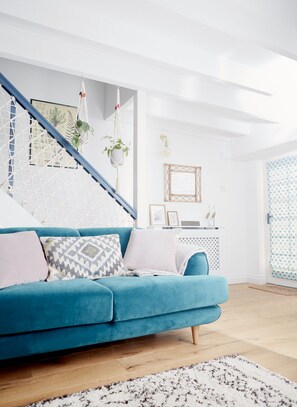 Smart TV, fireplace, DVD player, books - Poachers Pocket, Boutique Cornish Cottage for two, close to the Camel Trail (Bodmin)