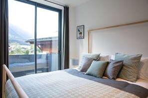 2 bedrooms, iron/ironing board, free WiFi, bed sheets - Spacious Central Apartment with Terrace (Chamonix-Mont-Blanc)