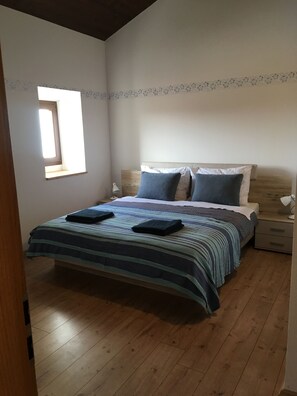 5 bedrooms, in-room safe, iron/ironing board, free WiFi - Rare stunning original Istrian stone villa. Large outdoor pool. 5 rooms. 14pax (Modrusani)