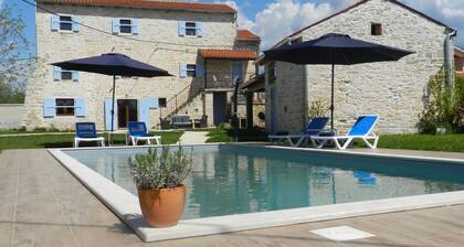 Seltene atemberaubende original umgebaute istrische Steinvilla. 5 Zimmer. 14pax