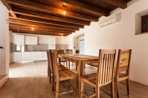 Dining - Rare stunning original Istrian stone villa. Large outdoor pool. 5 rooms. 14pax (Modrusani)