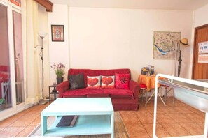 Living area - Ribeira Vintage Flat 1 - Historic Center (Porto)